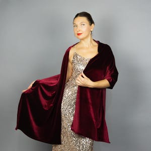 Boléro en velours bordeaux, châle élégant pour mariage d'hiver, accessoire chaud et élégant.
