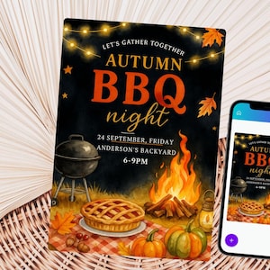 Op de afbeelding: Een uitnodiging voor een herfst BBQ-avond met een zwarte achtergrond, tekst, een grill, een taart, pompoenen en een vreugdevuur. De uitnodiging wordt weergegeven op een geweven oppervlak, met een smartphone met hetzelfde ontwerp.
