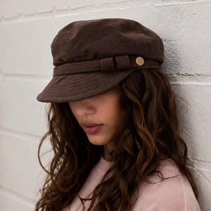 Vintage 1960s The Blum Store Chocolate Suede Beret Newsboy Cap Hat Size 22.5 Suede Beret Hats for Women for sale | eBay main image 2