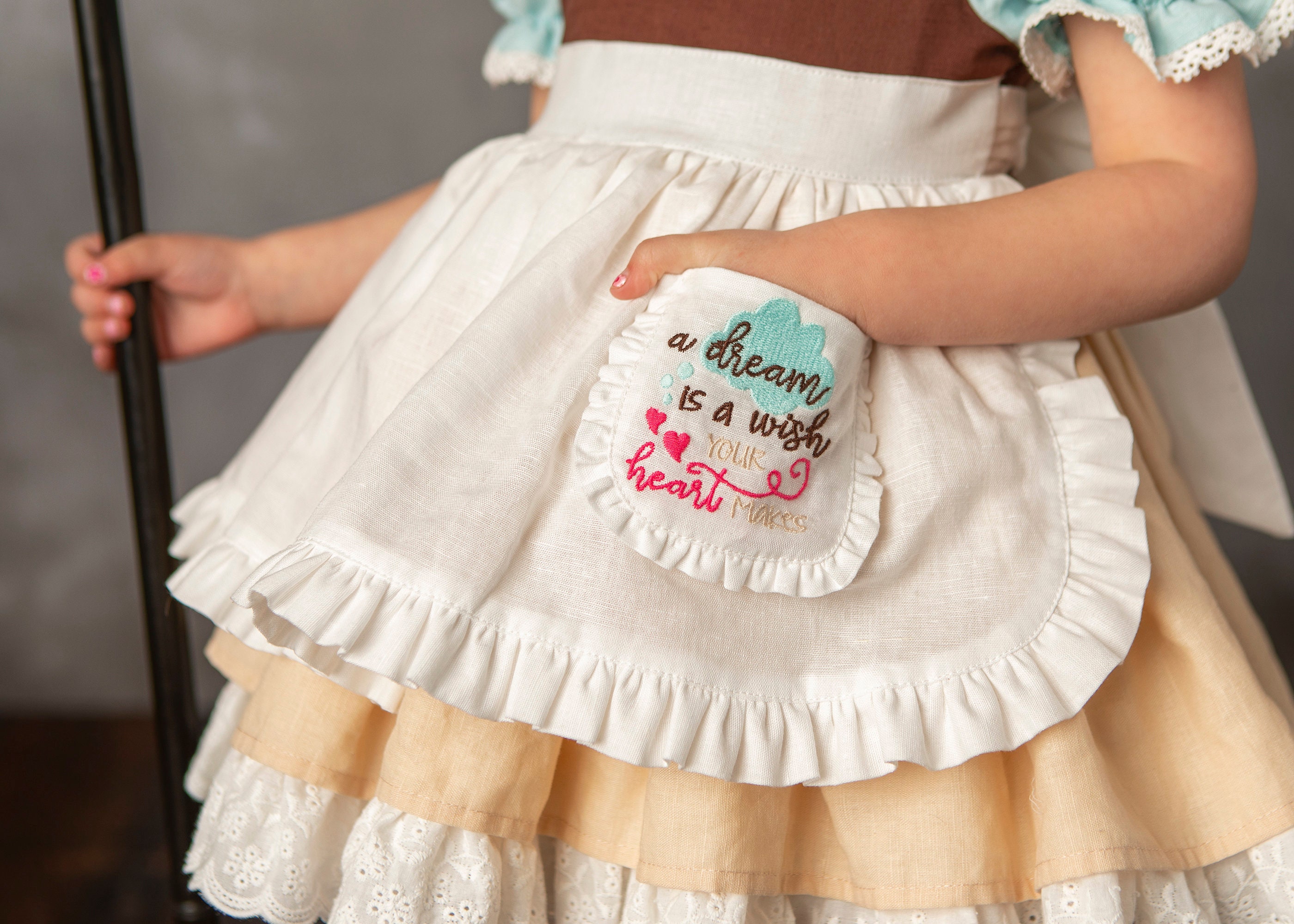 ♡　犬服　シンデレラ風ロングドレス➕エプロン　ハンドメイド エプロン ロング 綿 ドレス X型 フリル 姫 メイド ポケット