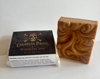 Jabón en barra Piratas del Caribe – Aroma a plátano y ron / Jabón vegano, ecológico y hecho a mano (90 g)