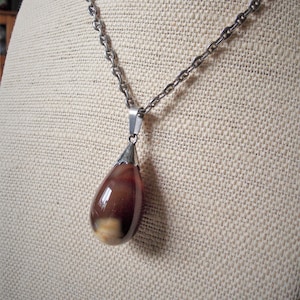 Vintage Agate Teardrop Pendant Necklace: 925 Silver Mariner Chain