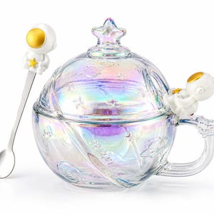 Iridescent Planet Glass Mug with Astronaut Spoon & Lid – Celestial Space Drinkware