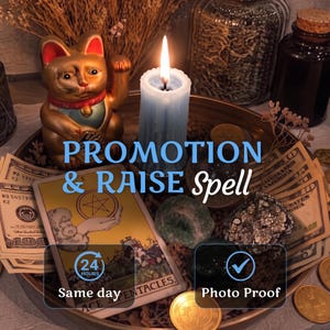 Pode incluir: Uma estatueta dourada de gato da sorte, uma vela pilar azul-clara, uma carta de tarot Ás de Ouros, notas de dólar americano e moedas de ouro numa bandeja. Texto: Promotion & Raise Spell, 24 HOURS Same day, Photo Proof.