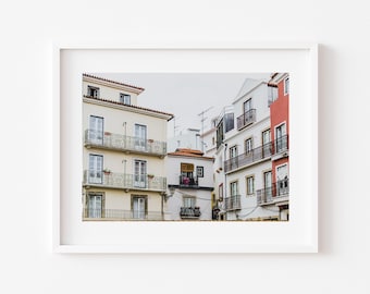 Impresión fotográfica de Lisboa, Portugal: Arquitectura de fachada rosa (descarga digital)