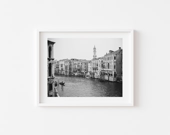 Impresión fotográfica de un canal de Venecia, Italia, fotografía en blanco y negro (descarga digital)