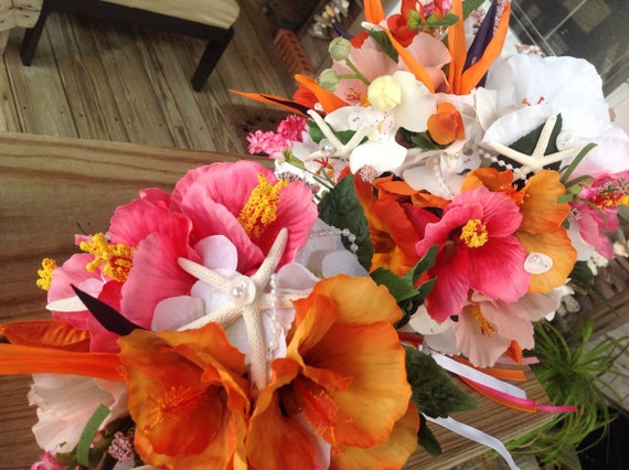 Hibiscus Tropical Et Bouquet De Mariée Oiseau De Paradis Plage Avec Des Diamants Perles Orchidées Et Une Fantaisie Enveloppé Criss Cross Poignée