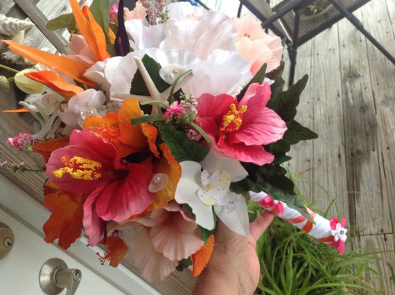 Hibiscus Tropical Et Bouquet De Mariée Oiseau De Paradis Plage Avec Des Diamants Perles Orchidées Et Une Fantaisie Enveloppé Criss Cross Poignée