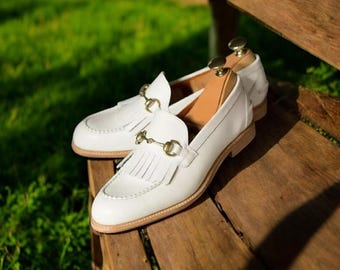 Mocasines de cuero blanco con flecos hechos a mano: Zapatos mocasines para hombre a medida