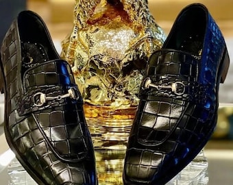 Mocasines de piel de cocodrilo negra hechos a mano: Zapatos de vestir sin cordones para hombre