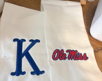 Banda bordada para el día del partido con el logotipo e inicial de Ole Miss – Decoración de corona