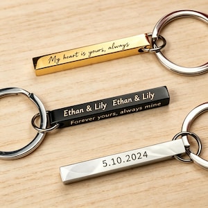 Op maat gegraveerde 3D-sleutelhanger met verticale balk, gepersonaliseerde gps-coördinaten, sleutelhanger, 4-zijdig, morsecode, cadeau voor vriend, stellen, trouwdatum