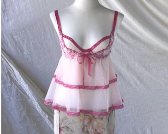 ピンクのフェアリーコア ヴィクトリアズ・シークレット・エンジェル Y2K ヴィンテージ レースとメッシュのブラトップ