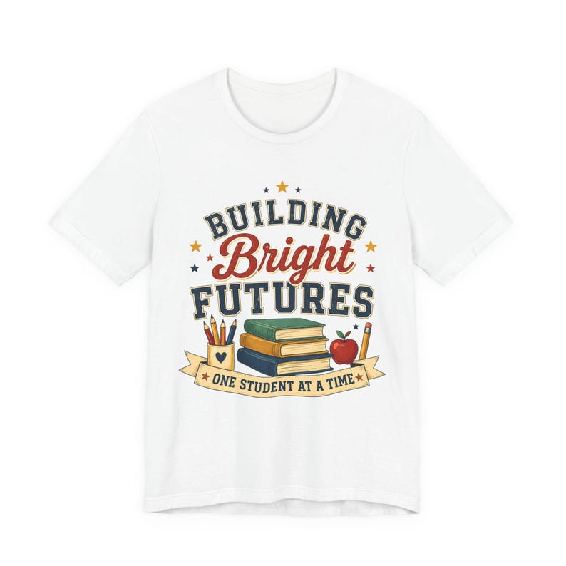 Camiseta "Construindo Futuros Brilhantes" | Homenagem aos Professores, Livros Escolares e Design da Apple imagem 5