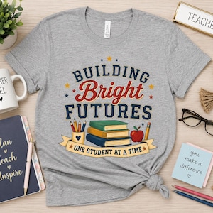 Camiseta "Construindo Futuros Brilhantes" | Homenagem aos Professores, Livros Escolares e Design da Apple imagem 1