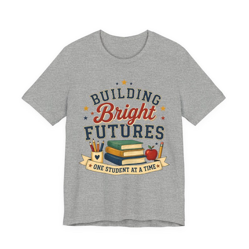 Camiseta "Construindo Futuros Brilhantes" | Homenagem aos Professores, Livros Escolares e Design da Apple imagem 7