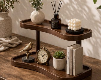 Estantería de madera de dos niveles: organizador de escritorio minimalista para artículos esenciales del hogar.