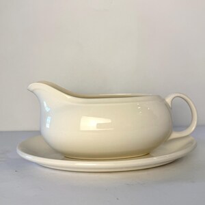 English Gravy Boat- Barratts of Staffordshire Stamped 1969