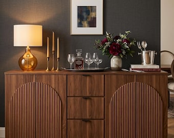 Aparador de almacenamiento de mediados de siglo con 3 cajones y puertas.