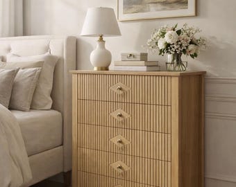 Modern sovrumsbyrå med 5 lådor