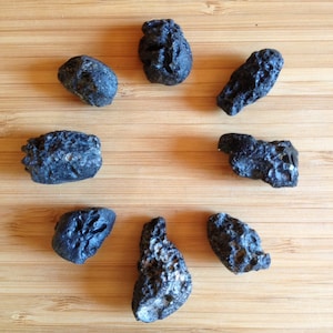 Tecktites, meteorite, loose gemstones, rough gemstones, raw gemstones, healing crystals, tibetan, himalayan, grounding, crystals and stones,