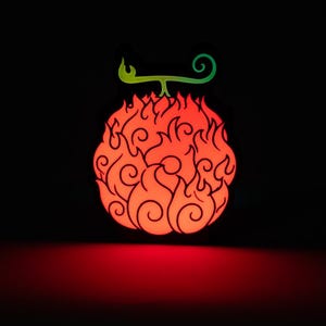 Op de afbeelding: Een set van drie keramische nestkommen in blauwe, groene en witte tinten. De kommen hebben een gespikkelde glazuur en een eenvoudig, modern ontwerp. De grootste kom heeft een diameter van ongeveer 15 cm.