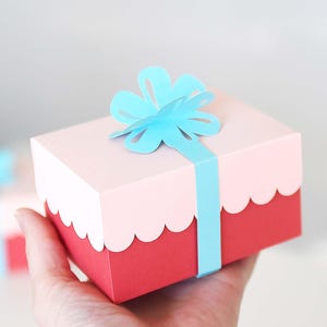 Gift Box SVG CUTTING FILES for Cricut or Silhouette / Pretty Scallop Gift Card Holder Template / Set of 2 Small Cute Treat Boxes with Bow