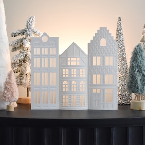 FILE DI TAGLIO SVG per Cricut della casa sul canale / Set di 3 modelli di case Putz in carta per villaggi natalizi unici / Decorazione per caminetto per le feste