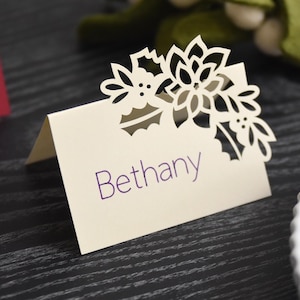 Plaatskaart SVG-SNIJBESTANDEN voor Cricut / Poinsettia + Holly Flower-sjabloon voor kerstvakantiefeest Tablescape / bruiloftvoedselmarkeringen