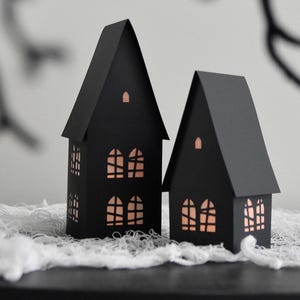 Archivos de corte SVG de casa embrujada para Cricut, Silhouette / Pequeña plantilla de luminaria de papel de Halloween de bricolaje, juego de 2 / Pueblo embrujado para repisa