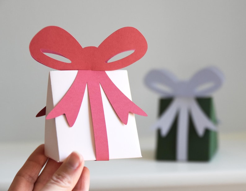 Gift Box SVG Cutting Files for Cricut, Silhouette / Christmas Bow Gift