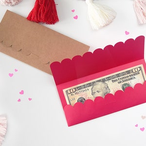 マネーホルダー SVG カッティングファイル（Cricut、ScanNCut2、Silhouette 用）/ シンプルなスカロップ封筒 / バースデーカードテンプレート / ギフトカードホルダー