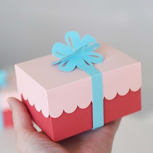 Archivos de corte SVG de caja de regalo para Cricut o Silhouette / Plantilla de portatarjetas de regalo con festón bonito / Juego de 2 cajas de regalo pequeñas y lindas con lazo