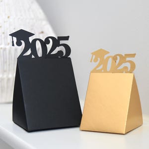 2025 Graduierung SVG SCHNEIDDATEIEN für Cricut, Silhouette / Geschenk Box Vorlage / Kappe + Quaste Design / Abschluss Party Tag der offenen Tür Dekorationen