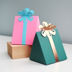 Archivos de corte SVG de caja de regalo con lazo para Cricut, Silhouette / Portatarjetas de regalo / Plantilla de paquete de caja de regalo pequeña / Recuerdo de boda / Regalo de anfitriona