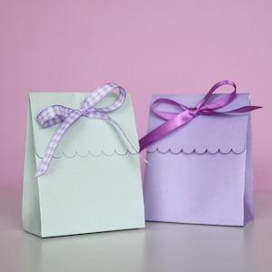 FILE DI TAGLIO SVG per scatole regalo per Cricut, Silhouette, modello semplice per scatola regalo a forma di smerlato, carta da regalo primaverile in colori pastello per baby shower, bomboniera per matrimonio