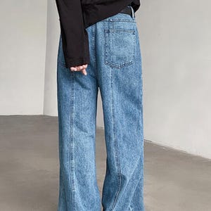 Wide Leh Jeans | Loose High Waist Denim | Daily Wear | Minimal Streetwear Style

Wide leg denim jeans with loose minimal streetwear style