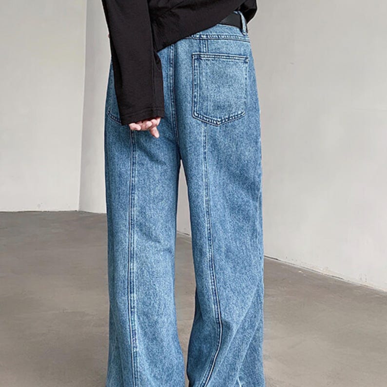 Wide Leh Jeans | Loose High Waist Denim | Daily Wear | Minimal Streetwear Style

Wide leg denim jeans with loose minimal streetwear style