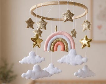 手縫いのフェルト製レインボークラウドスターベビーモビール、子供部屋の装飾
