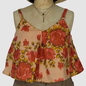Camisola acampanada estilo kimono reciclado | Tela de kimono vintage reciclada | Detalle de botones laterales | Hecha a mano en Tokio | Top para combinar con otras prendas