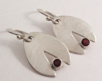 Split Leaf Earrings with Garnet – Sterling Silver