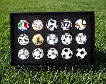 Colección de miniaturas de balones de fútbol de la Copa Mundial: 15 balones icónicos de partidos (set de exhibición)