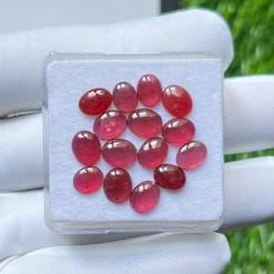 100% naturalny rubinowy kaboszon wypełniony szkłem, gładki, polerowany, czerwono-różowy kolor, owalny kształt, 17-18 mm, 15 szt., luźne kamienie szlachetne do wyrobu biżuterii
