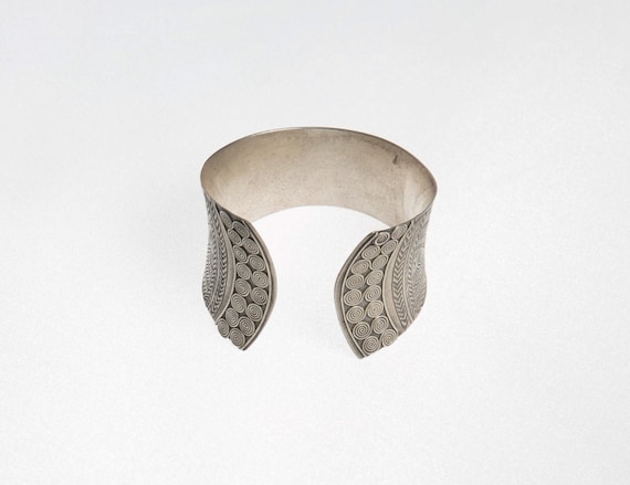 Sterling Silver Hill Tribe Rounded twist Cuff Bracelet Sterling Silver Hill Tribe Rounded twist Cuff Bracelet