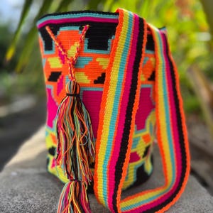 Wayuu mochila Tasche große mehrfarbige kolumbianische Tasche mit langem Schulterriemen Geldbörse authentische Wayuu Tasche Boho-Rosa- Umhängetasche Boho-Stricktasche