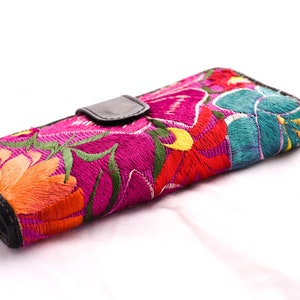 Huipil wallet Floral Boho Wallet Guatemalan Textile Wallet Black Bohemian Wallet Black Leather Wallet Boho Embroidered wallet, gifts