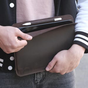 Custom Leather Tablet Sleeve for iPad, Handmade iPad Pro Cover with Pencil Holder, Minimalist Leather Tablet Case, Gift for Students