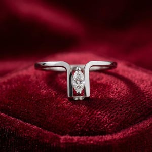 Anillo minimalista de circonita cúbica con forma de marquesa, funda para anillo Oura, plata de ley chapada en oro, delicado anillo inteligente apilable.