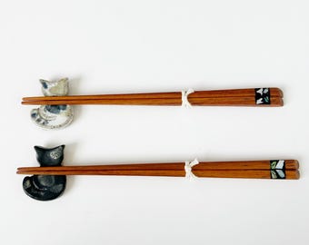 Juego de palillos de madera de koa: incrustación de concha con soporte para gato