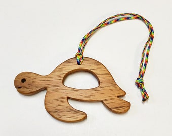 Adorno navideño de tortuga de madera de koa hecho a mano - Decoración navideña hawaiana